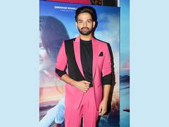
      
      Shekhar Khanijo transport you with 'Aankhein Kajal'
      
      