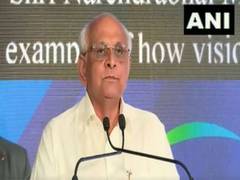 
      
      Gujarat CM presents success story of Vibrant Gujarat Summit
      
      