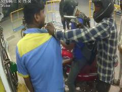 
      
      Miscreants loot petrol pump at gunpoint in Delhi's Mundka
      
      