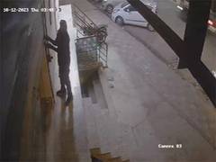 
      
      Thieves steal clothes worth Rs 25 lakh from Delhi showroom
      
      