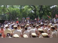 
      
      BJP workers protest against AAP govt over Delhi liquor scam
      
      