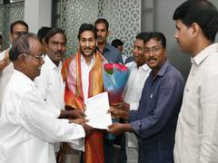 
      
      Village Revenue Assistants Association leaders call on Andhra CM 
      
      