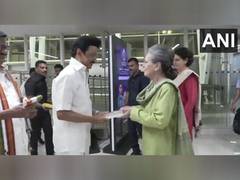 
      
      Sonia Gandhi, Priyanka Gandhi arrive in Chennai
      
      