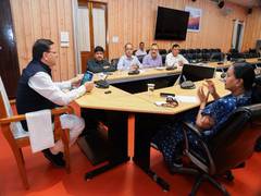 
      
      Dhami instructs govt officials to realize vision given by PM Modi
      
      