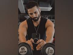 
      
      No lazy Sunday for Shahid Kapoor, actor dishes out fitness goals
      
      