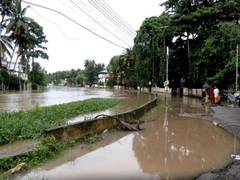 
      
      Heavy rain lashes Kerala, orange alert issued in 4 districts
      
      