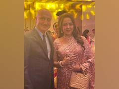 
      
      Anupam Kher recalls watching Hema Malini shooting for 'Kudrat'
      
      