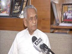 
      
      Cong leader defends Rahul amid dynasty row
      
      