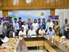 
      
      Karnataka CM promises to up sports quota in state govt jobs
      
      