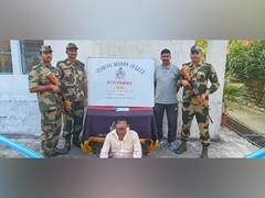 
      
      BSF thwarts Gold smuggling attempt, apprehends one smuggler 
      
      