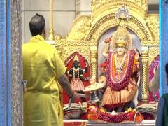 
      
      Morning 'aarti' performed at Delhi's Jhandewalan temple
      
      