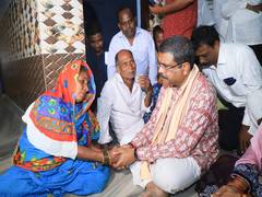 
      
      Pradhan meets family members of Jawan who died in Sikkim floods
      
      