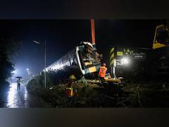 
      
      Rail communications in Dhaka resume, toll mounts to 17
      
      