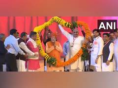 
      
      PM Modi reaches Dwarka Sector-10 to attend 'Ravan Dahan'
      
      