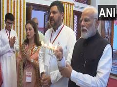 
      
      Modi arrives in Chitrakoot, offers prayers at Raghuveer Mandir
      
      