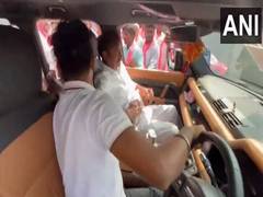 
      
      BRS MP Kotha Prabhakar Reddy stabbed in Siddipet
      
      