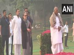 
      
      Congress leaders pay tribute to Indira Gandhi
      
      