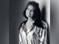 
      
      Zeenat Aman recalls her very first day on set was 