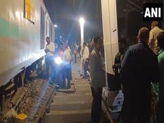 
      
      Uttar Pradesh: Superfast Express derails at Prayagraj
      
      