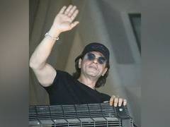 
      
      More than 30 mobile phones of SRK's fans  outside Mannat stolen
      
      