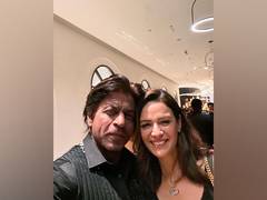 
      
      First pic of SRK from 58th birthday bash will leave you awestruck
      
      