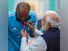 
      
      Suyash Jadhav shares his experience of getting medal signed by PM
      
      