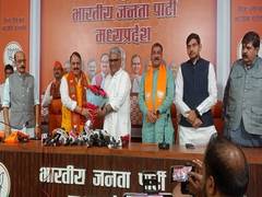 
      
      Madhya Pradesh: Sarva Meena Samaj chief joins BJP
      
      