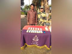 
      
      BSF apprehends 1 Indian national, seizes Bangladeshi currency
      
      