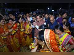 
      
      CM Dhami gets grand welcome by Uttarakhandis as reaches Mumbai
      
      