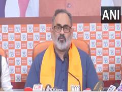 
      
      Rajeev Chandrasekhar backs Akhilesh Yadav’s jibe at Congress
      
      
