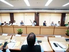 
      
      Delhi air pollution: CM Arvind Kejriwal chairs high-level meeting
      
      