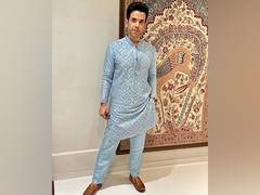 
      
      Tusshar Kapoor drops pictures from Ramesh Taurani's Diwali bash
      
      