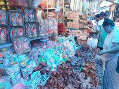 
      
      Markets in Bhubaneswar witness huge footfall ahead of Diwali
      
      