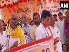 
      
      Congress leader Digvijaya Singh takes on Jyotiraditya Scindia
      
      