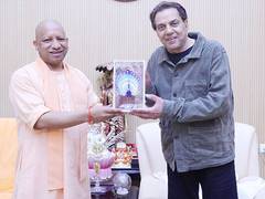 
      
      Dharmendra meets Uttar Pradesh CM Yogi Adityanath in Lucknow
      
      
