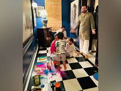 
      
        Kareena gives a glimpse of her boys' 