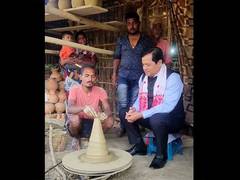 
      
      Union Minister Sonowal makes earthen lamps on Diwali
      
      