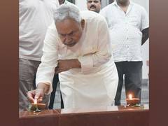 
      
      Bihar CM Nitish Kumar celebrates Diwali at his residence 
      
      