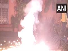 
      
      Despite ban, revellers burst crackers in Delhi on Diwali night
      
      