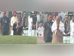
      
      Mallikarjun Kharge, Sonia Gandhi pay tribute to Jawaharlal Nehru
      
      