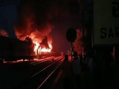 
      
      UP: Train coach catches fire near Sarai Bhopat railway station
      
      