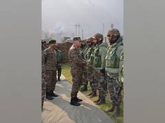 
      
      J-K: Chinar Corps Cdr visits troops deployed along LoC
      
      