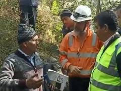 
      
      Tunnelling expert Arnold Dix arrives at tunnel collapse site
      
      