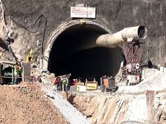 
      
      Uttarkashi tunnel collapse: First hot meal for trapped workers
      
      