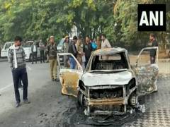 
      
      Uttar Pradesh: Car catches fire in Noida, two charred to death
      
      