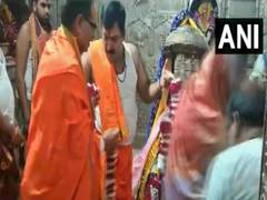 
      
      MP CM Chouhan, his wife offer prayers at Mahakaleshwar Temple 
      
      