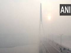 
      
      Layer of haze engulfs Delhi; air quality remains 'very poor'
      
      
