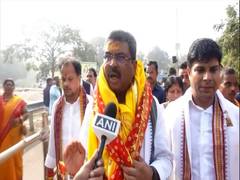 
      
      Odisha: Dharmendra Pradhan offers prayers at Dhabaleswar Temple 
      
      