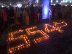 
      
      554 lamps lighted to celebrate Gurupurab in Kolkata   
      
      