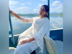 
      
      Sara Ali Khan extends Gurpurab greetings to her fans
      
      